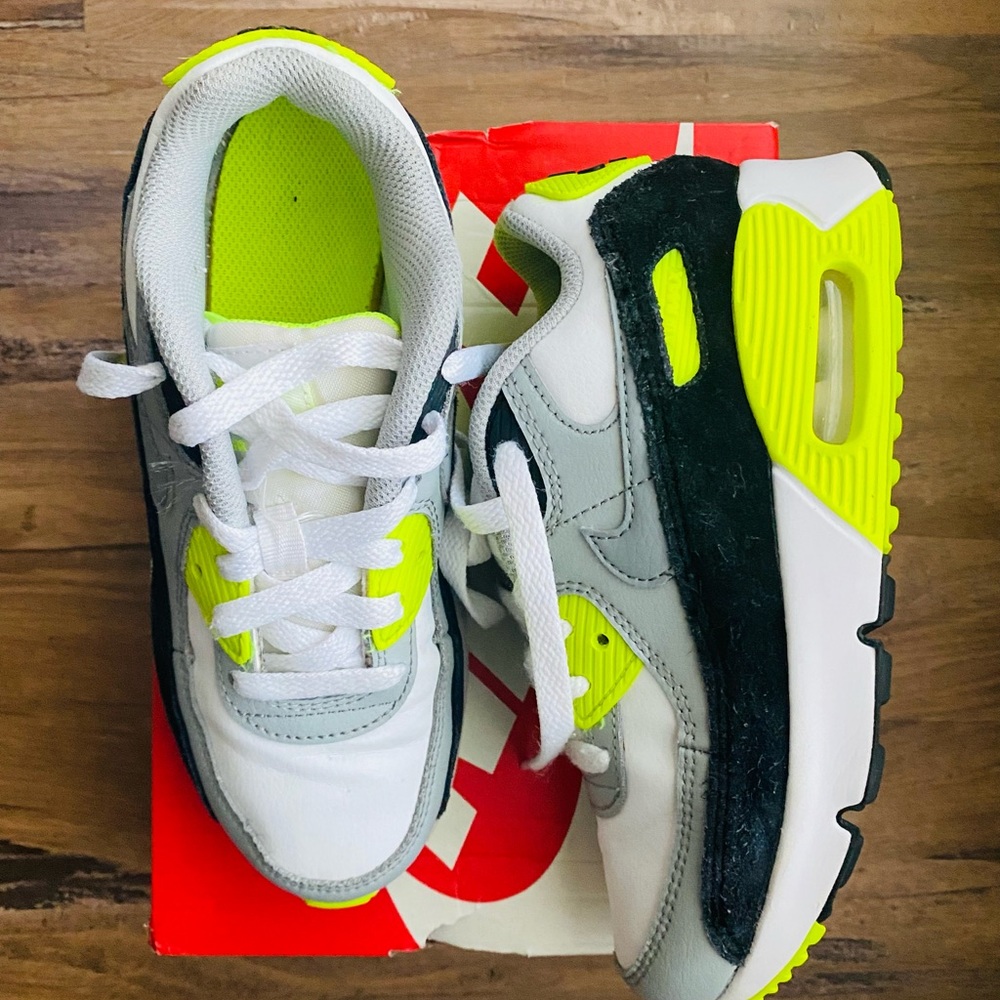 Boys Nike Air Max 90 size 1.5
